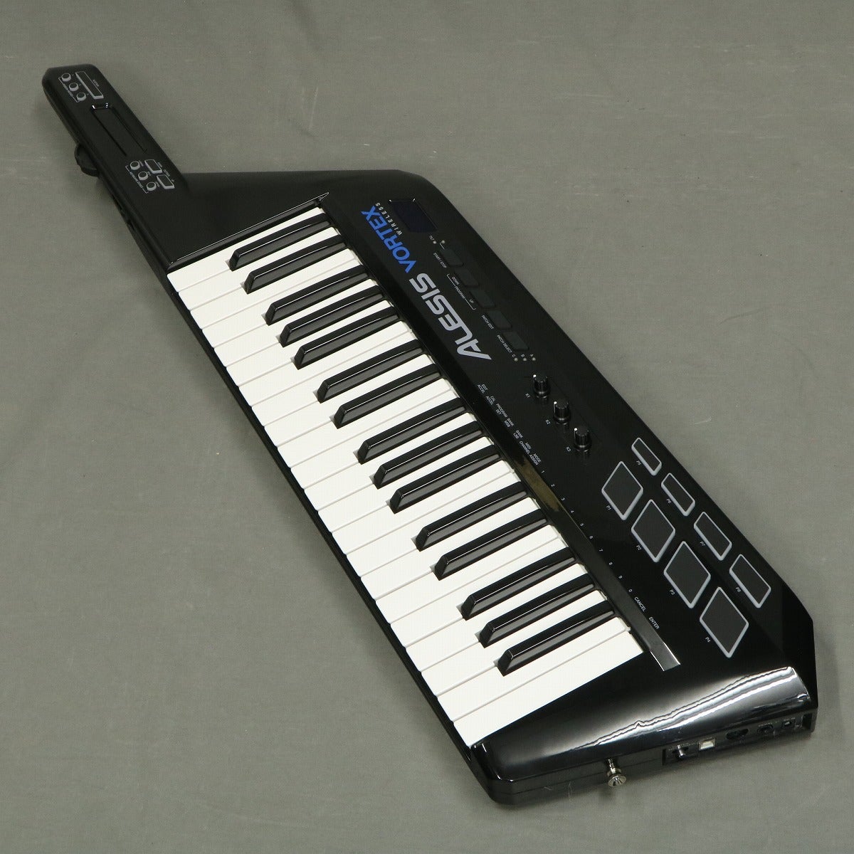 ショルダーキーボードAlesis Vortex (黒) Amazon.com: Alesis Vortex Wireless 2 - High-Performance USB MIDI