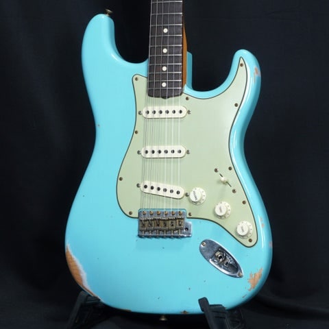 ハードレリック ストラトキャスター タイプライトブルー。 1965 Fender Stratocaster Lake Placid Blue/Rose - ヴィンテージ