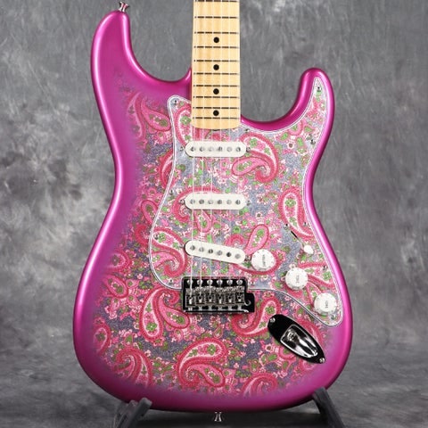 Fender / Made in Japan Limited Stratocaster Maple Fingerboard Pink