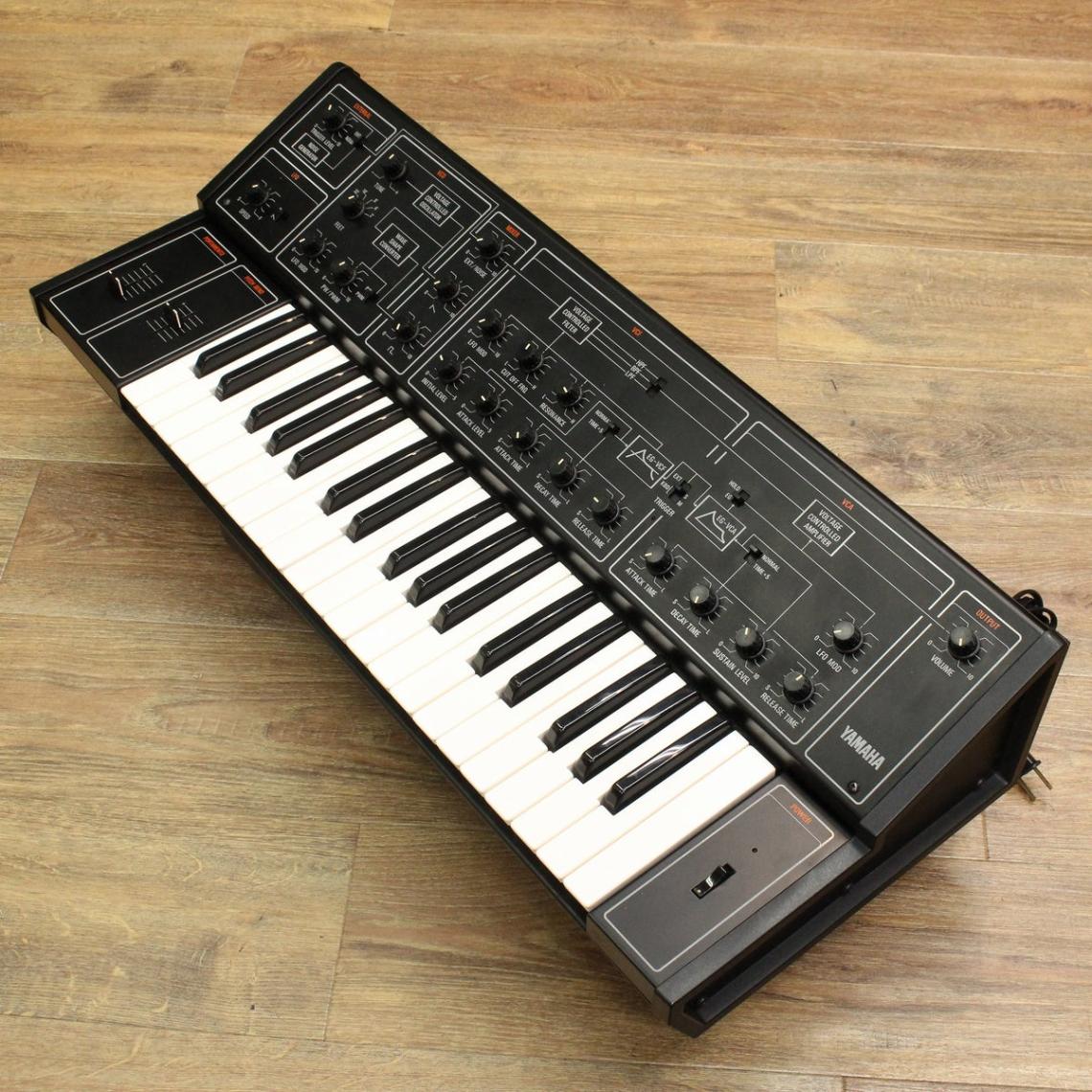 【廃盤】希少 YAMAHA CS-10 アナログ シンセサイザー ハードケース付 中古】 YAMAHA / CS-10 【VINTAGE】 【キーボードマート新宿】【新宿店