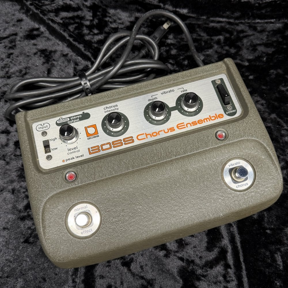 BOSS Chorus Ensemble ギターエフェクター 歴史的な名機のフルアナログ設計のコンパクトペダルが登場！