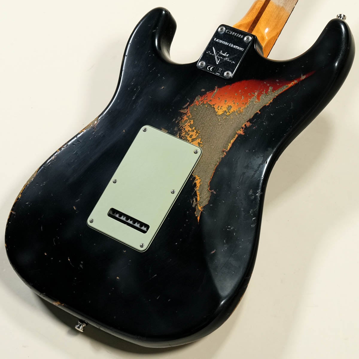 Fender Custom Shop / Limited Edition Custom Deluxe Stratocaster HB S-1 Heavy Relic Black over 3 Color Sunburst 사진 2