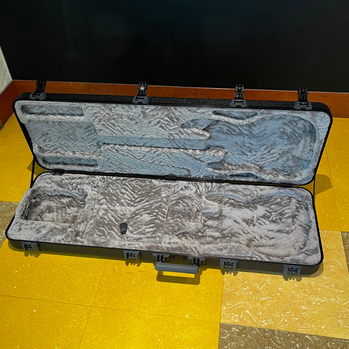 中古】Fender / Deluxe Molded Bass Hard Case for Electric Bass