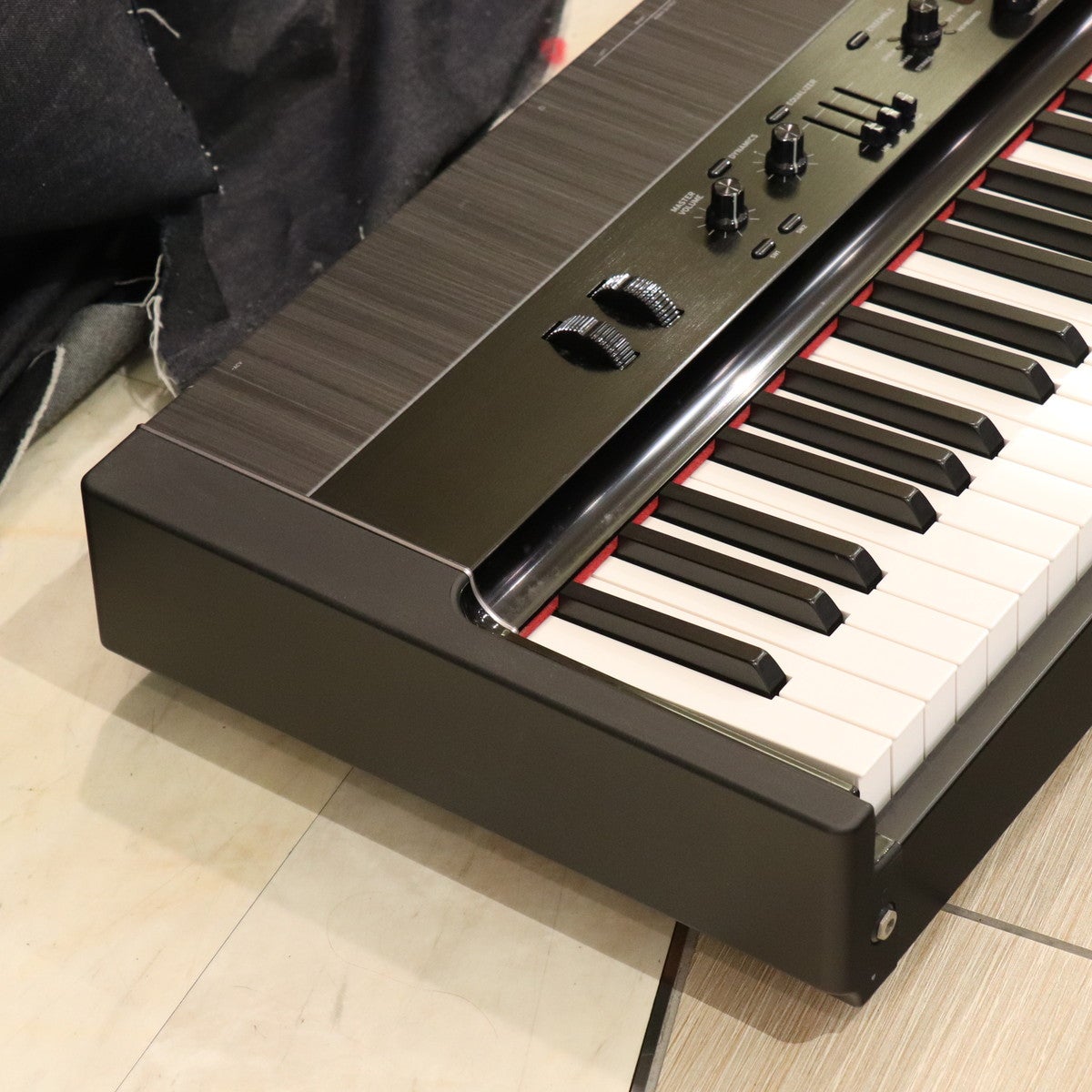完動美品】KORG GS1-88 Grandstage 黒木目調がカッコいい！ 完動美品