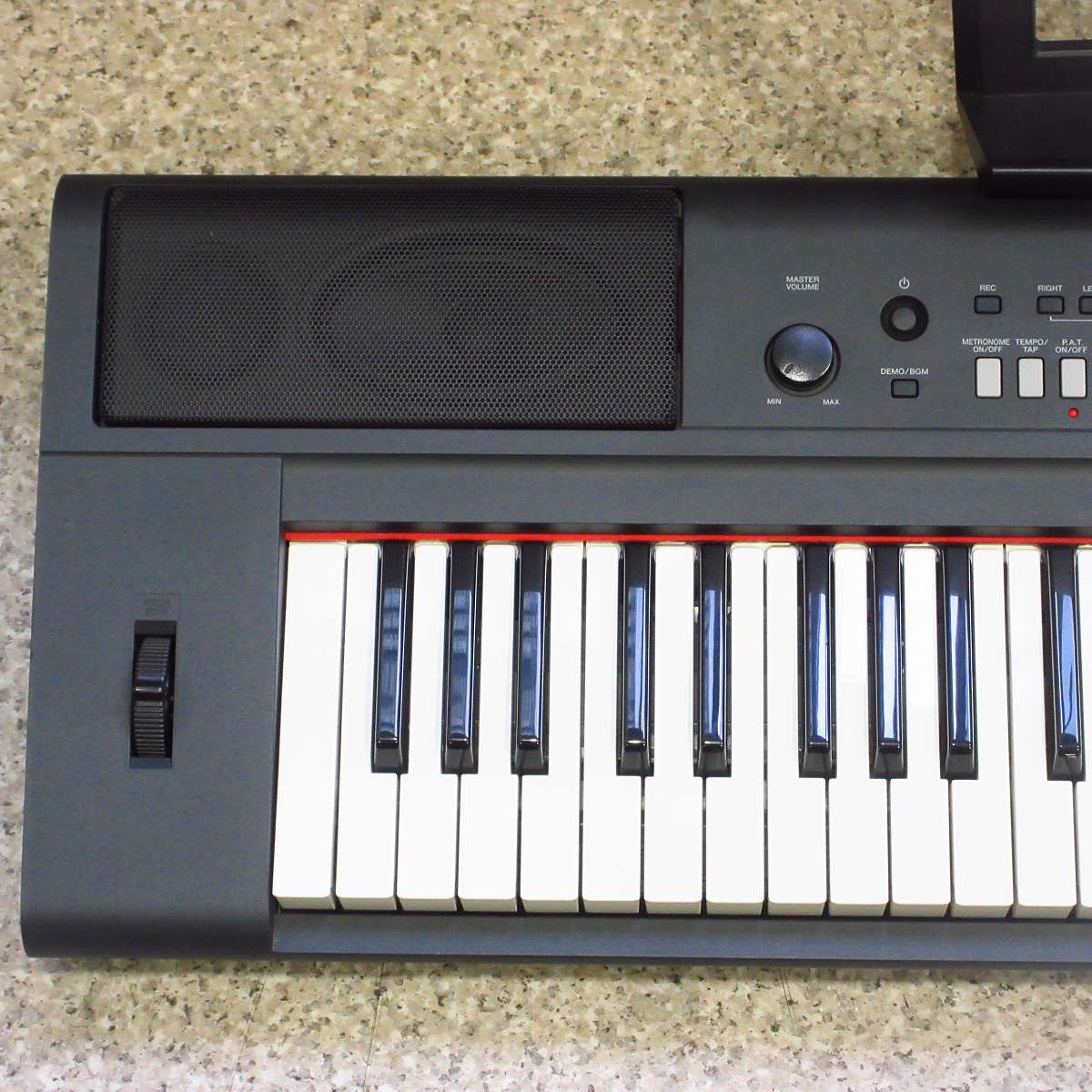 中古】YAMAHA / NP-V60 スタイリッシュな76鍵盤キーボード 【横浜店