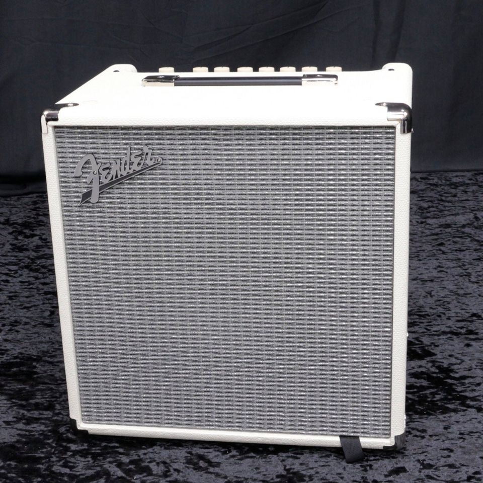FENDER フェンダー RUMBLE 40 V3 中古品 中古】FENDER / Factory Special Run RUMBLE 40 V3 Ivory 【新宿店