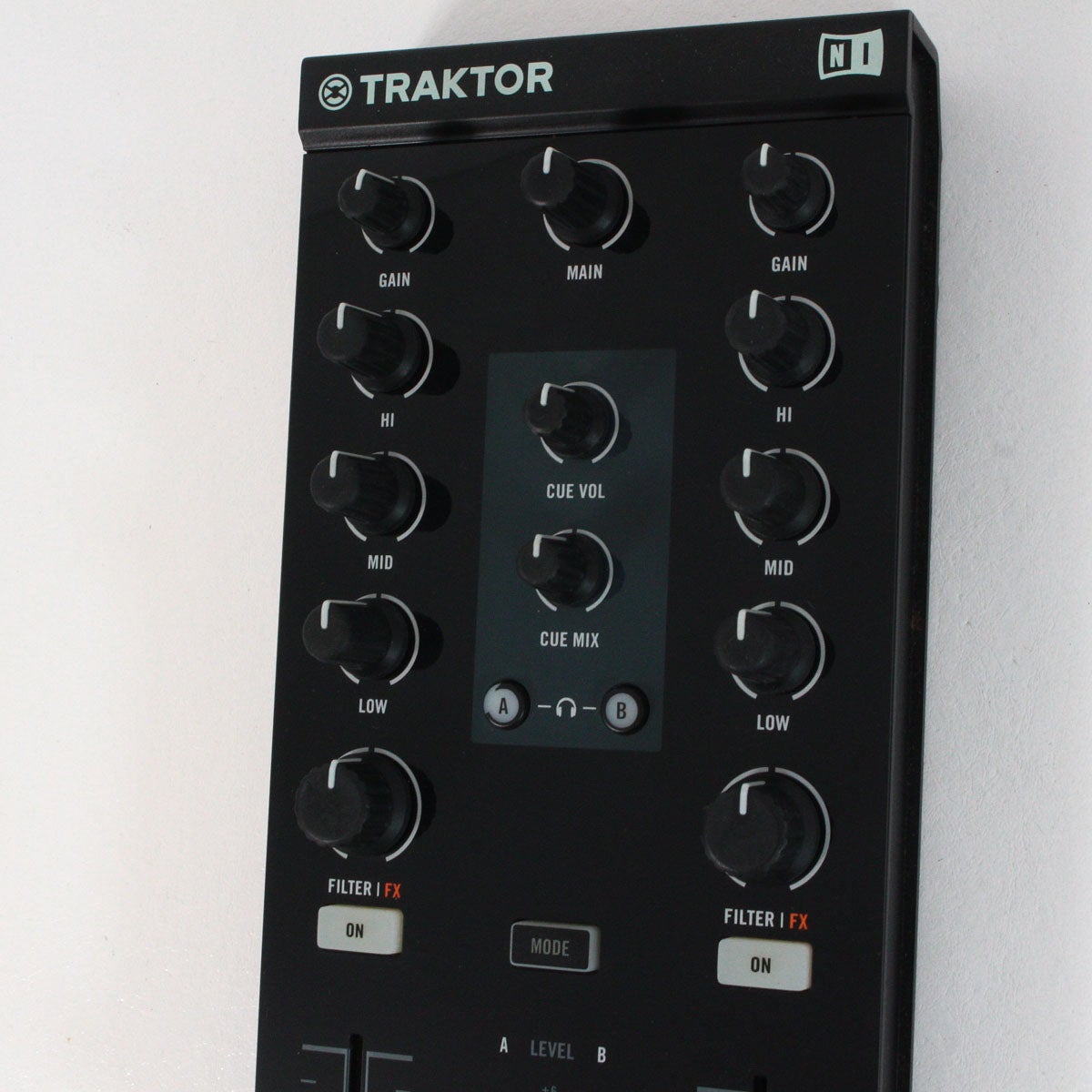 中古】NATIVE INSTRUMENTS / TRAKTOR KONTROL Z1 【渋谷店】 | TRAKTOR