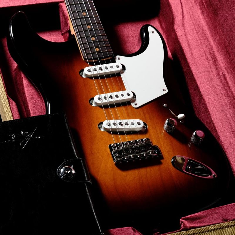 【ハードケース付き】ストラトキャスタータイプ サンバースト Fender (ストラトキャスタータイプ × サンバースト)の検索結果