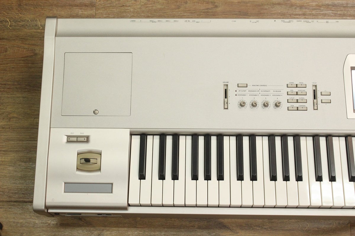 中古】 KORG / TRITON STUDIO 88 V2 【キーボードマート新宿】【新宿店