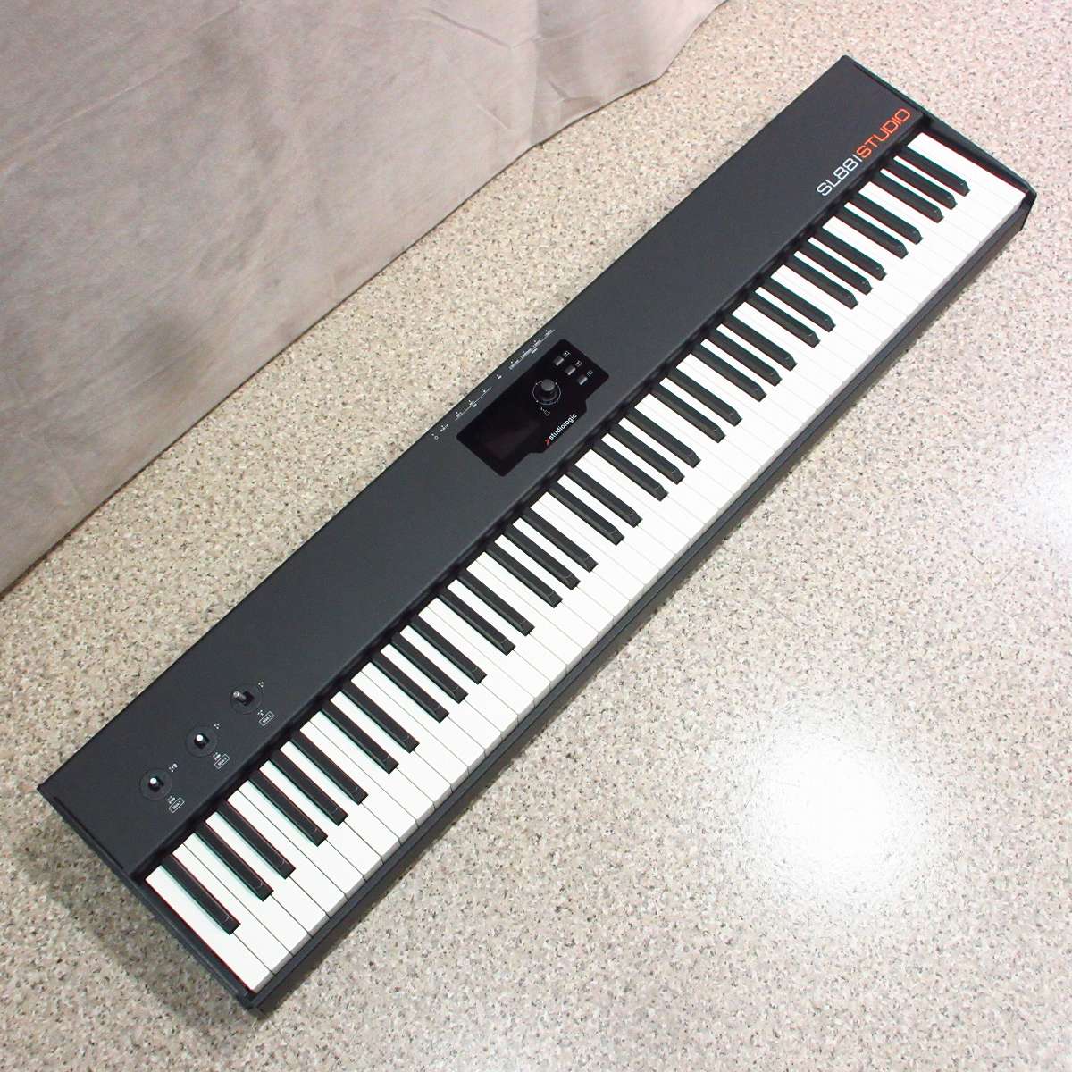 Studiologic SL88 STUDIO　中古美品 中古】STUDIOLOGIC / SL88 Studio ハンマーアクション鍵盤搭載☆MIDI