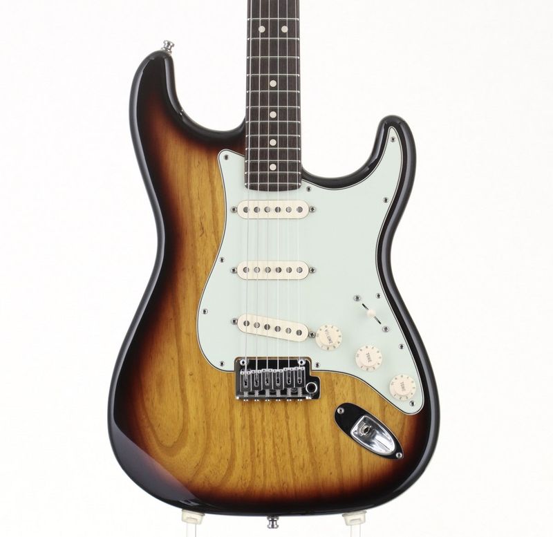 Fender (ストラトキャスタータイプ × サンバースト)の検索結果