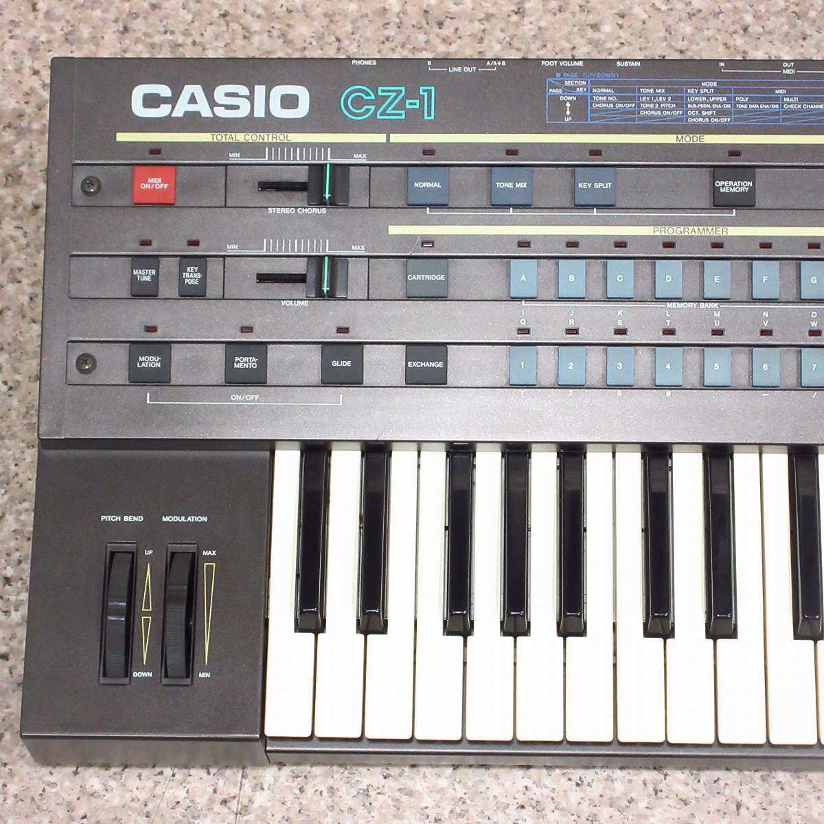 CASIO CZ-1 デジタルシンセサイザー PD音源 純正ハードケース付属 中古
