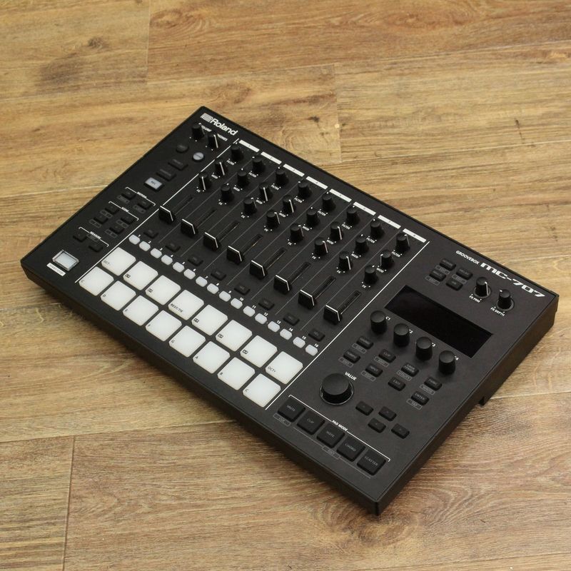 中古】 ROLAND / MC-707 【キーボードマート新宿】【新宿店】 | リズム