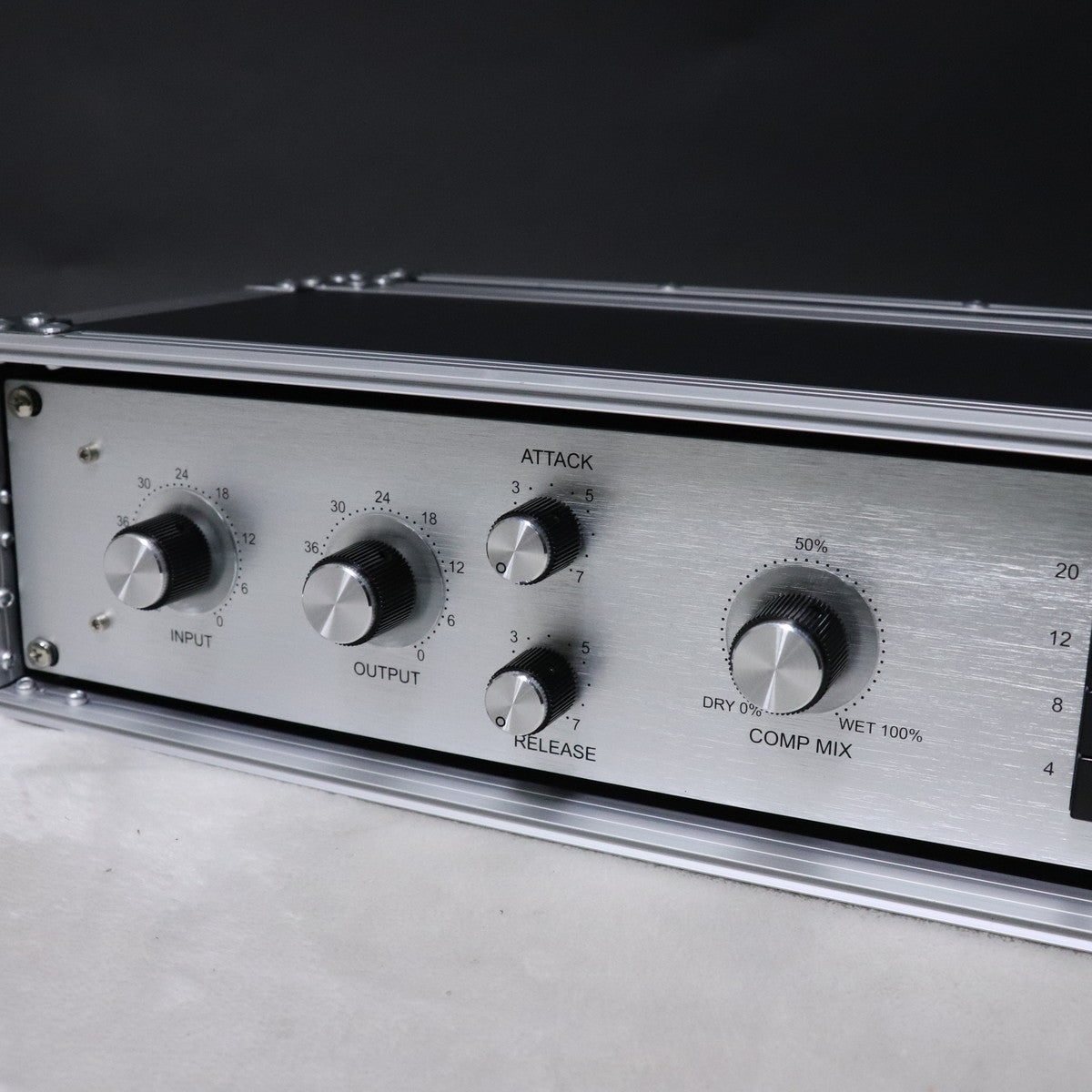 Black Lion Audio BLUEY 【美品】 ※7/5まで値下げ中 中古】Black Lion Audio / Bluey 【梅田店】 | コンプレッサー