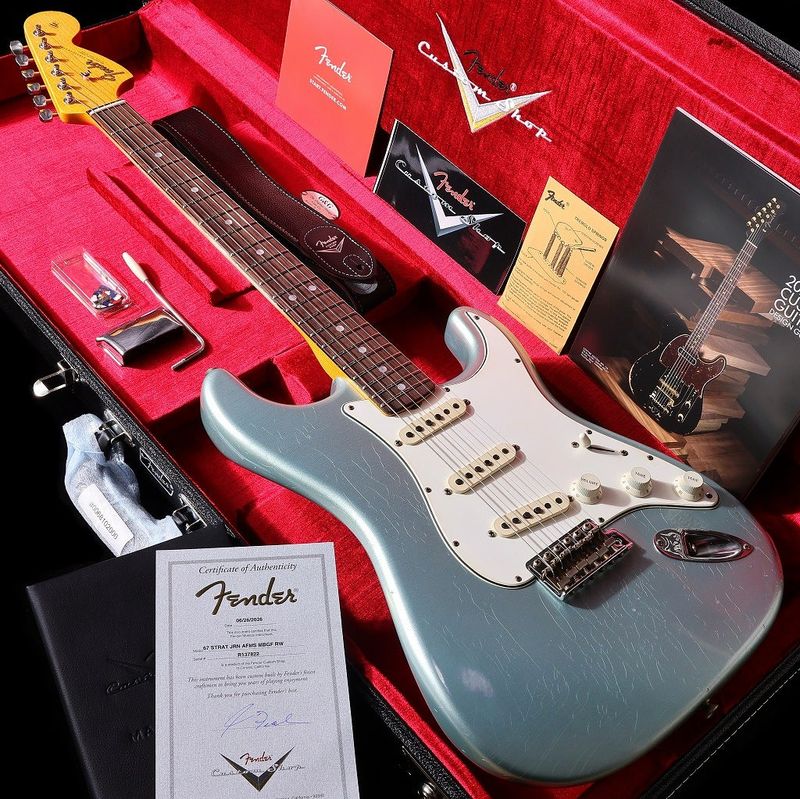 Fender Custom Shop / Master Built 1967 Stratocaster Journeyman Relic Aged Fire Mist Silver by Greg Fessler 【御茶ノ水本店】