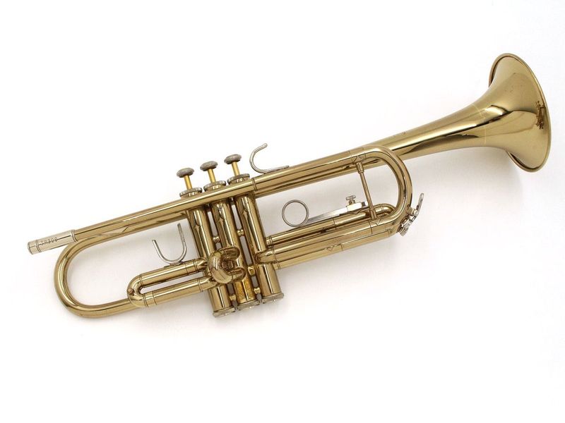 人気　Bach バック　トランペット　TR-300 ゴールド　初心者　管内洗浄 中古】BACH / トランペット TR-300GL ラッカー仕上げ 【横浜店