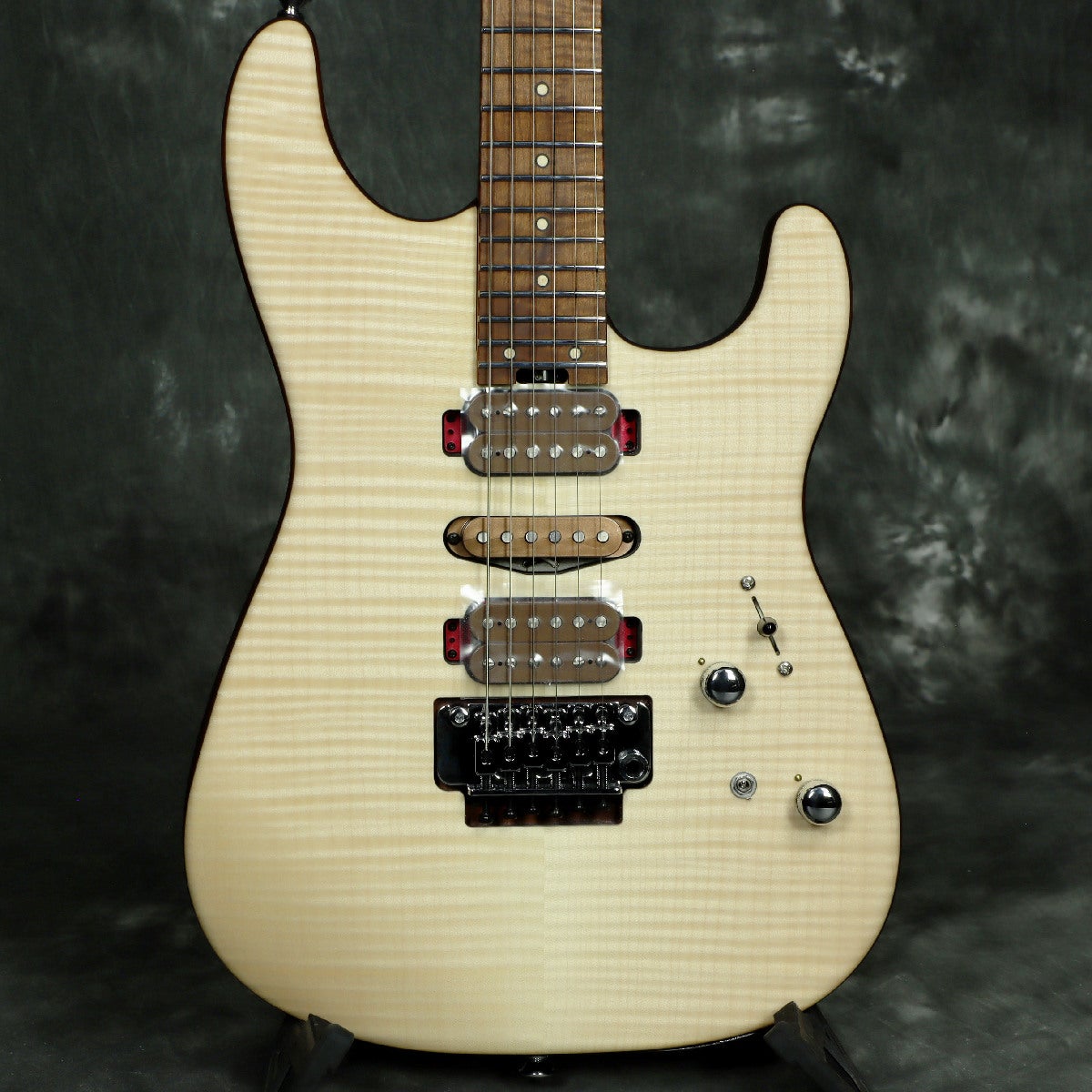 Charvel / Guthrie Govan Signature HSH Flame Maple Natural ガスリー