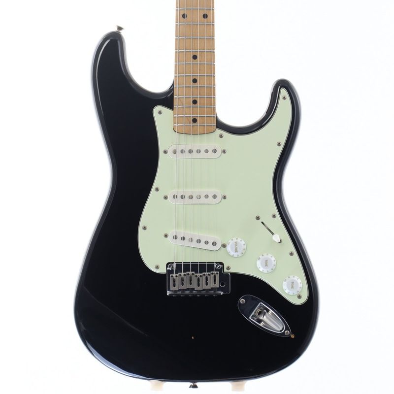 中古】SQUIER / Standard Stratocaster Maple Fingerboard Black 【訳