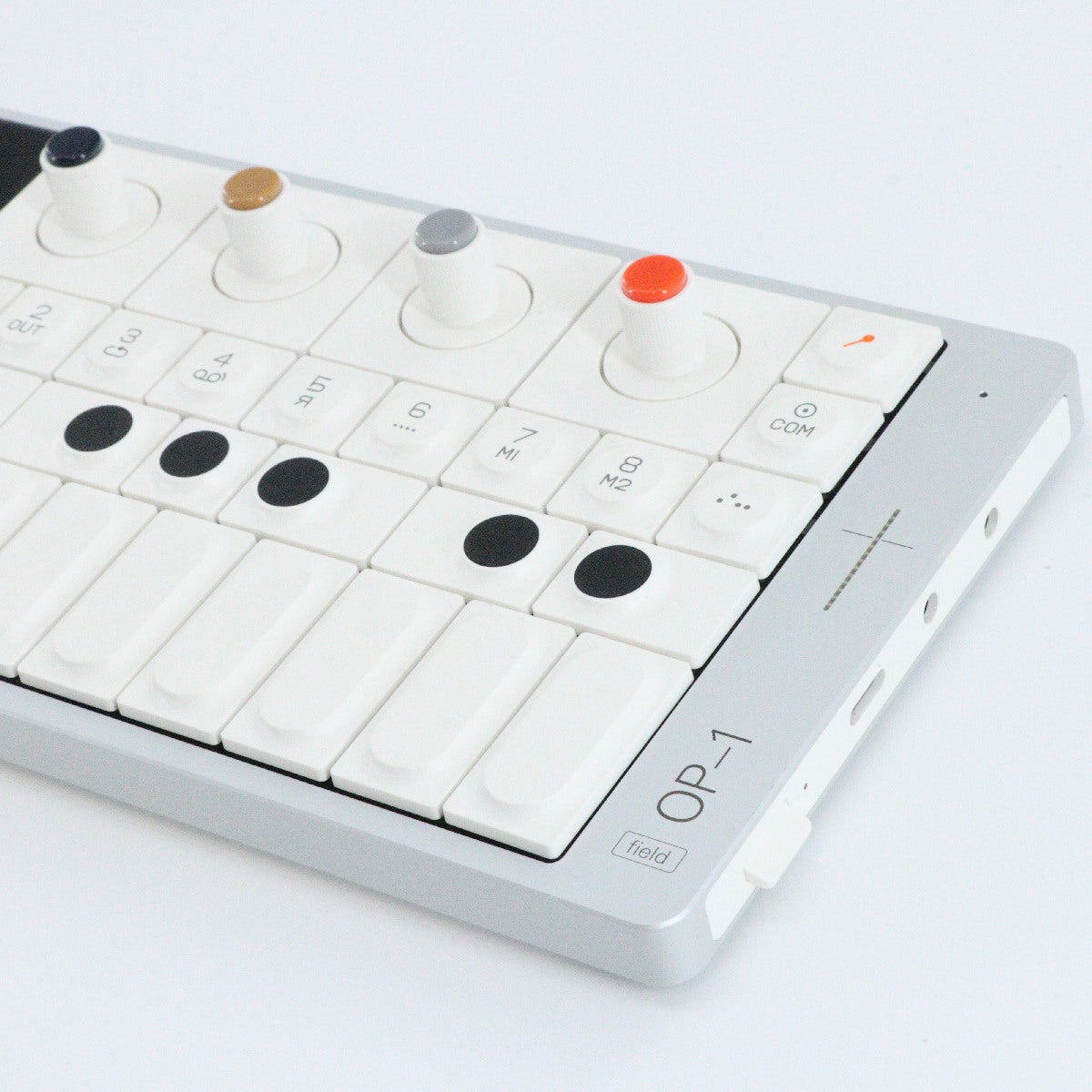 中古】TEENAGE ENGINEERING / OP-1 field 【渋谷店】 | ～61鍵盤