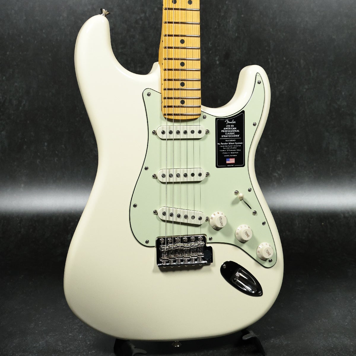 Fender / Limited Edition Pro Classic Silent Stratocaster Maple