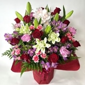 [メイン花材] 赤バラ&八重ユリ