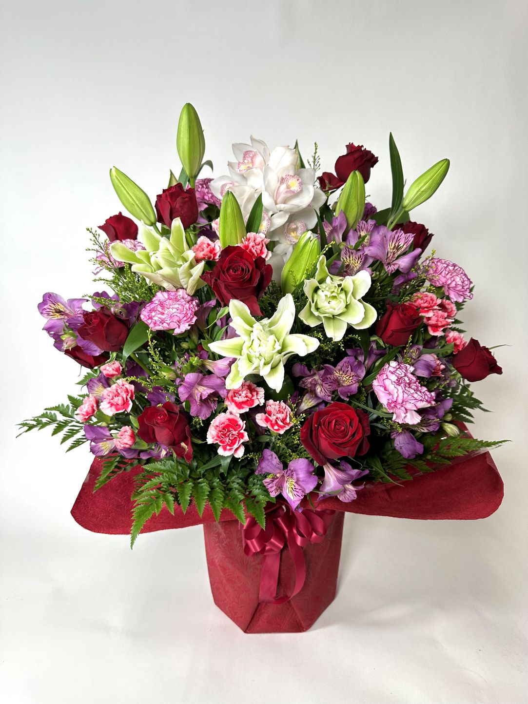 [メイン花材] 赤バラ&八重ユリ