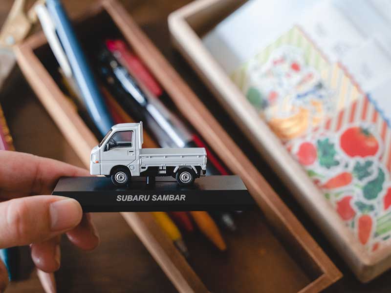 KYOSHO 1/64 SUBARU SAMBAR TRUCK WHITE ミニカー & BOOK
