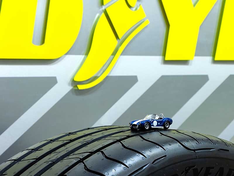 KYOSHO 1/64 シェルビー コブラ 427 S/C ミニカー & BOOK