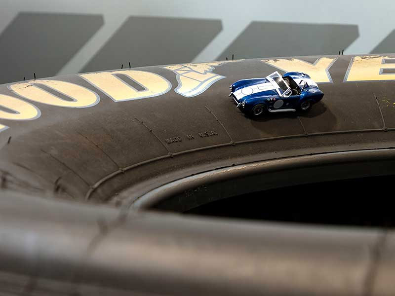KYOSHO 1/64 シェルビー コブラ 427 S/C ミニカー & BOOK