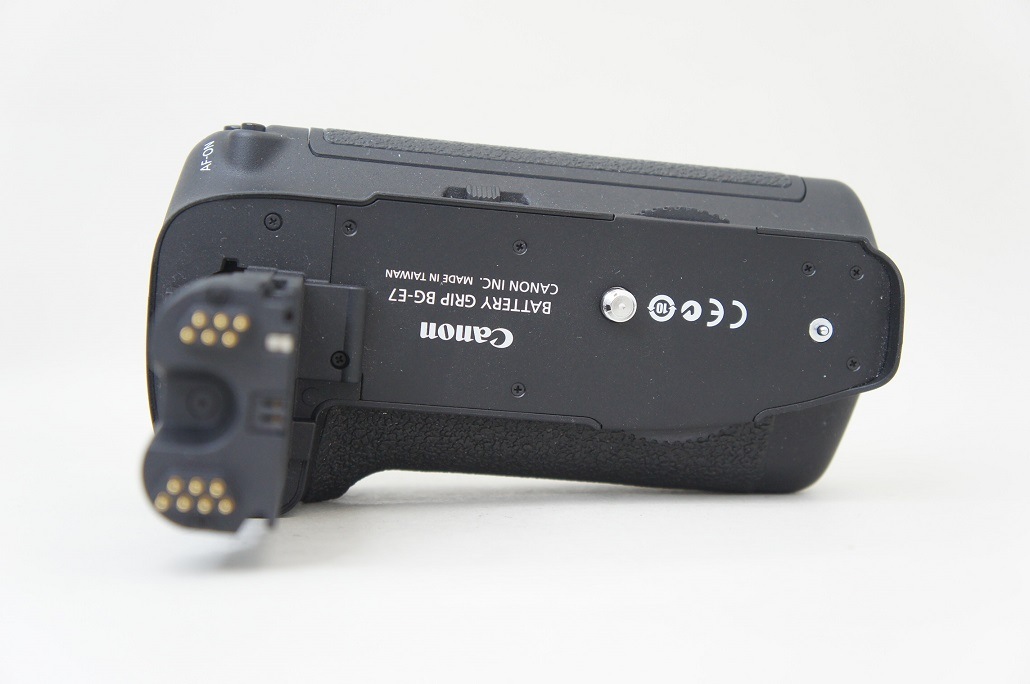 2025最新のスタイル バッテリーグリップ BG-E7 (EOS7D用)【中古管理番号：H0446 デジタルカメラ