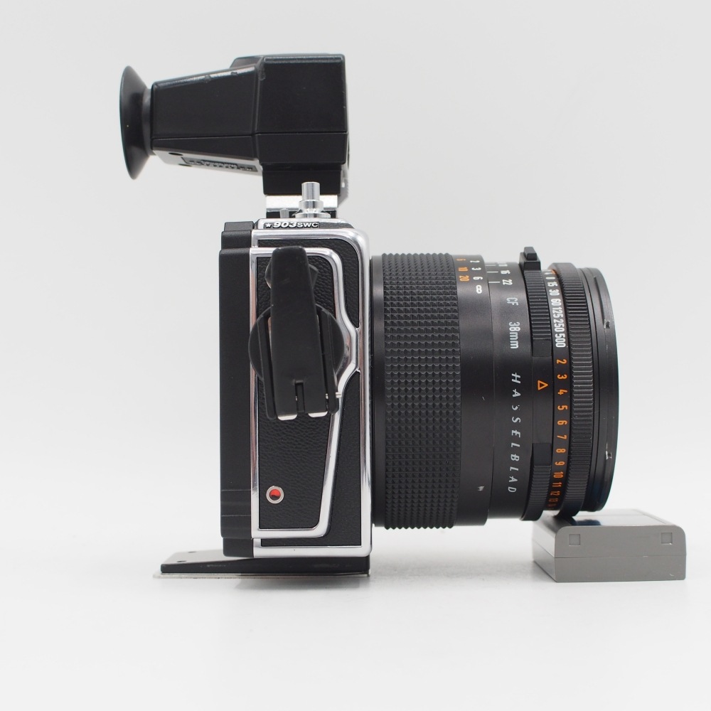 ハッセル 903 SWC ビオゴン CF 38mm F4.5 ﾋﾞｭｰﾌｧｲﾝﾀﾞｰ付【中古管理番号