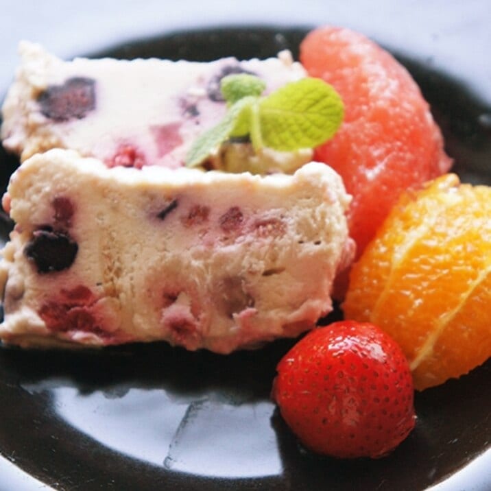 フルーツキャラメルセミフレッド