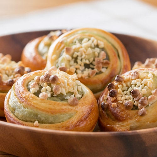 狭山茶ホワイトチョコロールパン