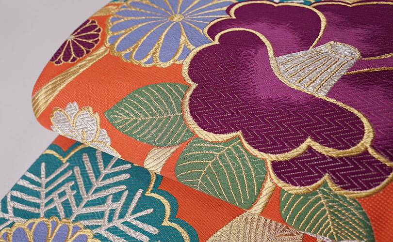 H-712 名古屋帯 名古屋仕立て 正絹 九寸 華模様 エ霞 ちりめん 楽天市場】名古屋帯 博多織 帯 八寸 青紫 唐花に花菱 瑞峰間道