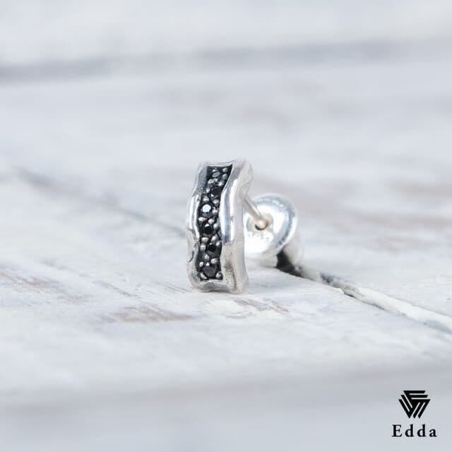 送料込み おしゃれなピアス かっこいい シルバーピアス ピアス シルバー925 ジルコニア キュービック ブラック アンティーク加工 いぶし加工 メンズ レディース クリスマス バレンタイン ホワイトデー 19juuku Edda エッダ