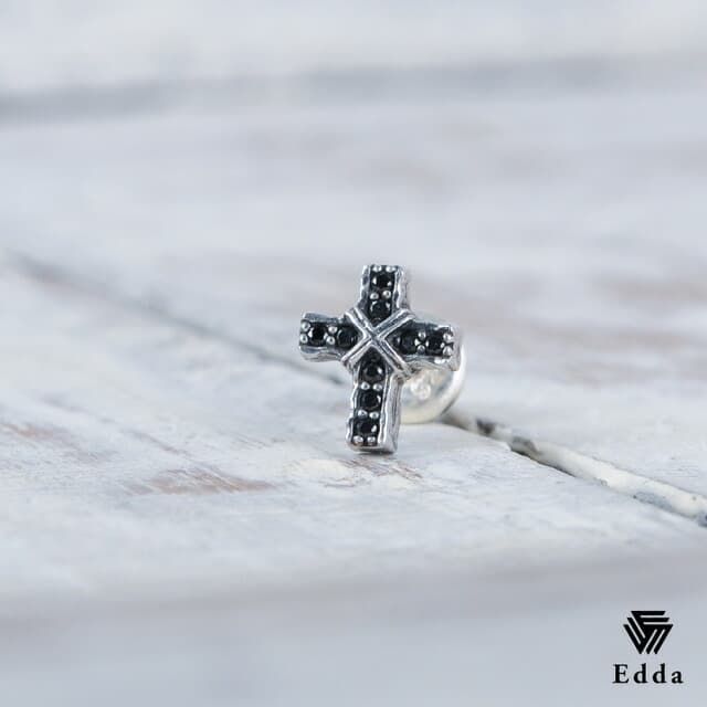 送料込み かっこいいピアス シルバーピアス ピアス シルバー925 おしゃれ かっこいい クロス 十字架 ジルコニア キュービック ブラックジルコニア アンティーク加工 いぶし加工 メンズ プレゼント ホワイトデー 19juuku Edda エッダ