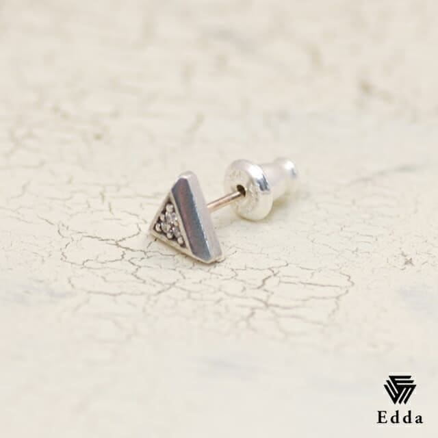 送料込み スクエアがおしゃれなピアス かっこいいピアス プレゼントにもおすすめ シルバーピアス ピアス 金属アレルギー対応 アレルギーフリー シルバー925 K10 スクエア ジルコニア キュービック アンティーク加工 いぶし加工 メンズ 19juuku Edda エッダ <br>