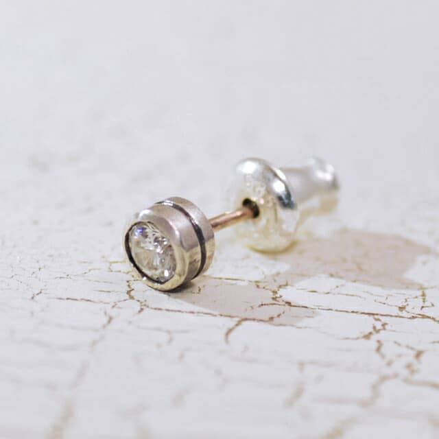 送料込み シンプルなおしゃれピアス シルバーピアス ピアス シルバー925 K10 アレルギーフリー 金属アレルギー対応 一粒ジルコニア ジルコニア キュービック アンティーク加工 いぶし加工 メンズ バレンタイン ホワイトデー 19juuku Edda エッダ