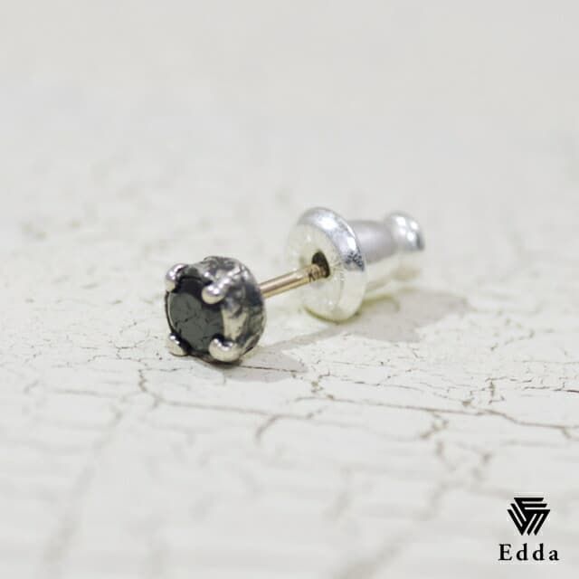 送料込み 個性的なピアス シンプルだけどおしゃれかっこいい シルバーピアス ピアス シルバー925 K10 K10ポスト ブラック ケース アレルギーフリー 金属アレルギー対応 一粒ジルコニア ジルコニア キュービック アンティーク加工 いぶし加工 メンズ 19juuku Edda エッダ