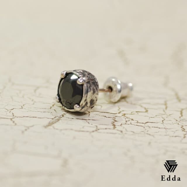 送料込み 男性に人気のピアス シルバーピアス ピアス シルバー925 K10 アレルギーフリー 金属アレルギー対応 一粒ジルコニア ジルコニア キュービック アンティーク加工 いぶし加工 メンズ バレンタイン ホワイトデー 19juuku Edda エッダ