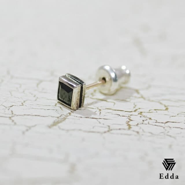 送料込み シンプルなおしゃれ なピアス シルバーピアス ピアス シルバー925 K10 アレルギーフリー 金属アレルギー対応 一粒ジルコニア ジルコニア キュービック アンティーク加工 いぶし加工 メンズ バレンタイン ホワイトデー プレゼント 19juuku Edda エッダ