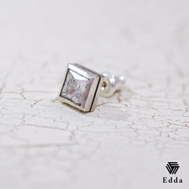 送料込み おしゃれなピアス かっこいい シルバーピアス ピアス シルバー925 K10 アレルギーフリー 金属アレルギー対応 一粒ジルコニア ジルコニア キュービック アンティーク加工 いぶし加工 メンズ バレンタイン ホワイトデー 19juuku Edda エッダ