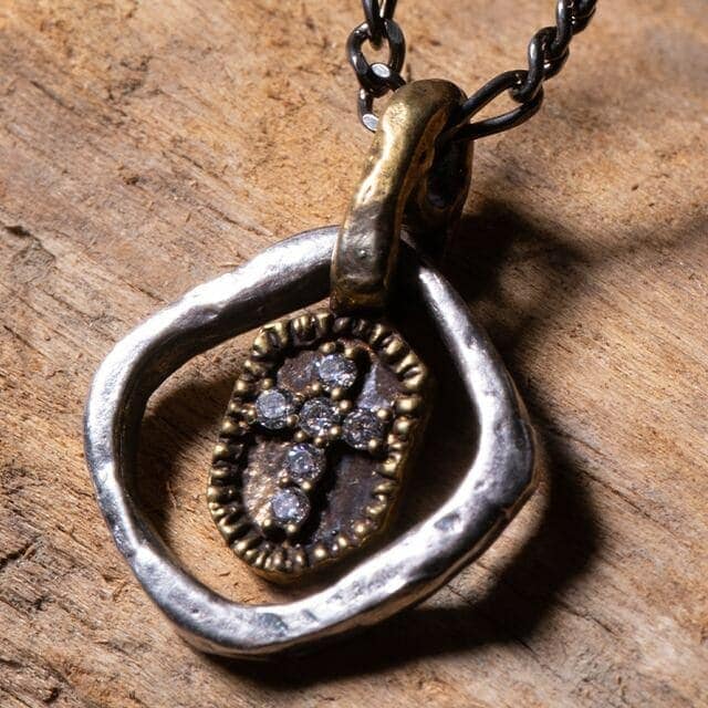 送料込み クロスがおしゃれなネックレス かっこいい 個性的 シルバーネックレス ペアネックレス ネックレス 黒 ブラック クロス 十字架 チェーンネックレス メンズ レディース バレンタイン ホワイトデー 19juuku Edda エッダ