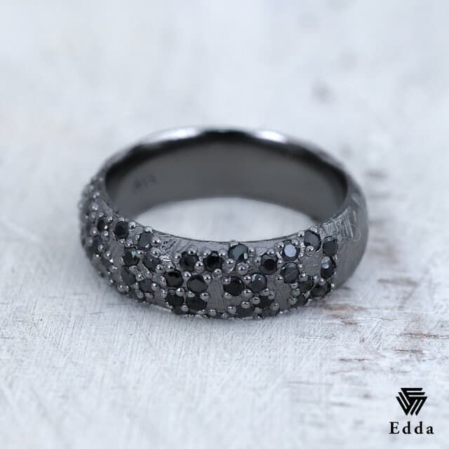送料込み 1号から選べれます 個性が光るおしゃれリング 存在感を主張するごつめリング シルバー925 ピンキーリング ピンキー プレゼント ジルコニア キュービック ブラック 黒 おしゃれ ブラック アンティーク加工 黒 メンズ レディース 19juuku Edda エッダ