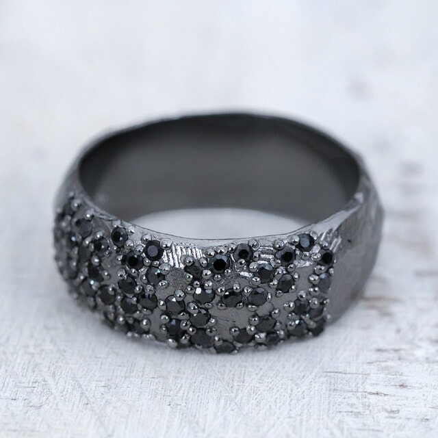 送料込み 個性が光る指輪 存在感を主張するごつめリング 1号からのサイズ展開 シルバー925 ペアリング お揃い おしゃれ 指輪 リング ジルコニア キュービック ブラック アンティーク加工 黒 メンズ レディース 19juuku Edda エッダ
