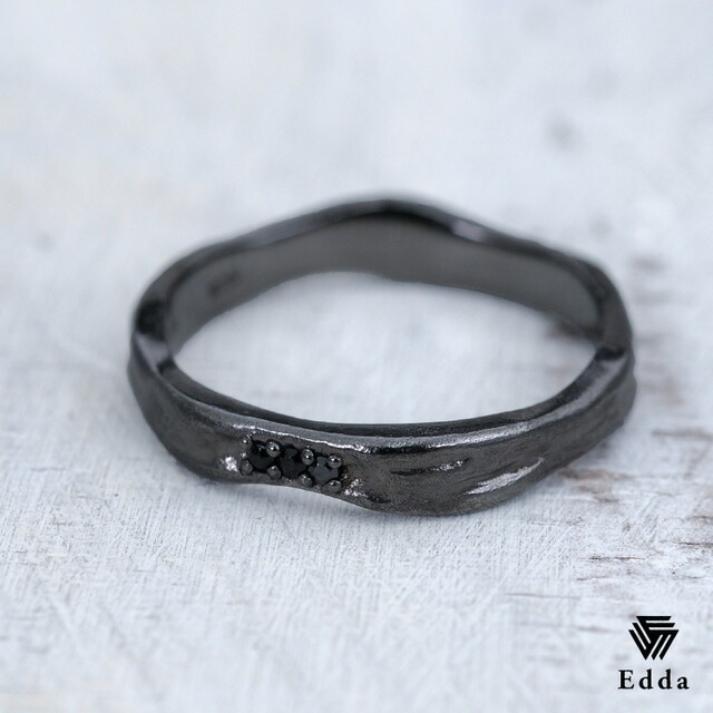 送料込み 選べるサイズぽってりした質感、曲線的な優しいラインのリング! 男女ペアでお揃いに！ シルバー925 ジルコニア キュービック ブラック アンティーク加工 黒 メンズ レディース 19juuku Edda エッダ