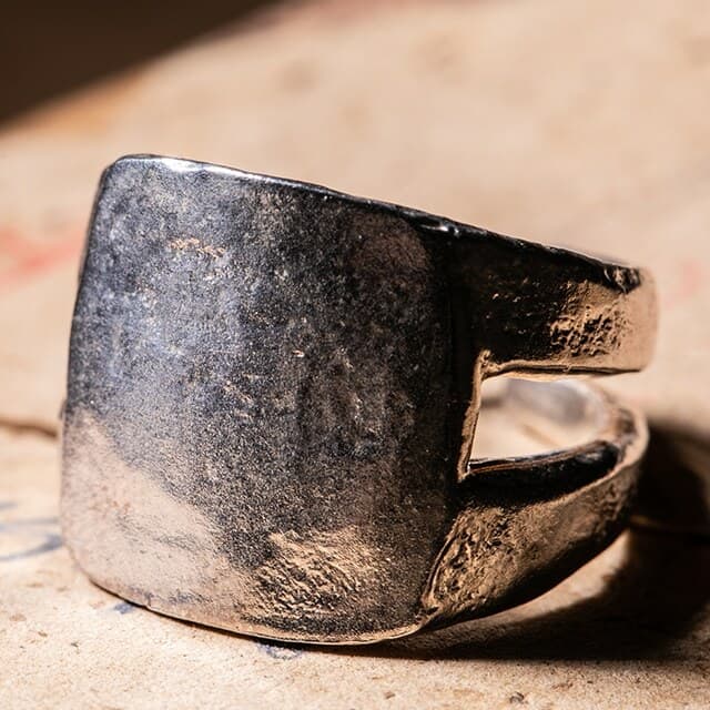 送料込み ゴツめのフリーサイズリング フリーサイズなのでプレゼントにもお勧め フリーリング シルバー925 ペアリング お揃い おしゃれ 指輪 リング ゴールド シルバー プレゼント 人気 アンティーク加工 黒 メンズ 19juuku Edda エッダ