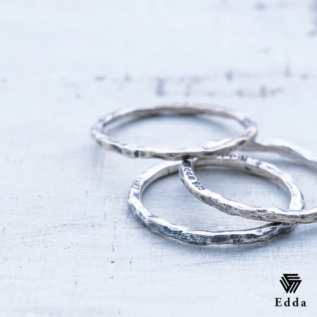 送料込み テクスチャーとフォルムの違いにこだわった3連リング かっこいい 華奢リング 指輪 リング おしゃれ シルバー925 アンティーク加工 黒 メンズ レディース 19juuku Edda エッダ