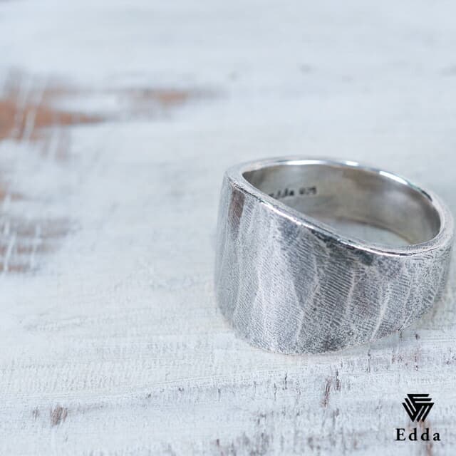 送料込み 選べるサイズおしゃれなリング プレゼントにもおすすめ かっこいい リングケース 太い 大きいサイズ シルバー925 アンティーク加工 黒 メンズ レディース 19juuku Edda エッダ