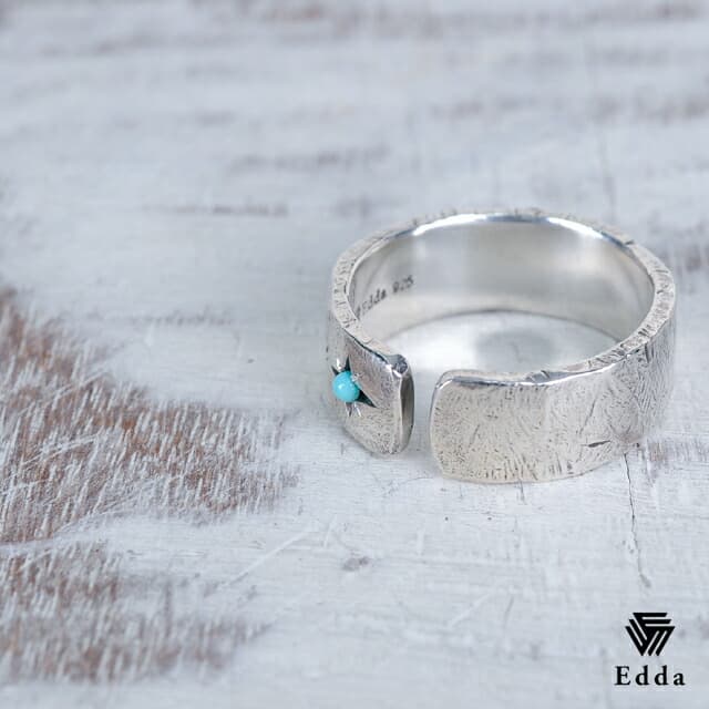 送料込み おしゃれな太めリング かっこいい 指輪 リング 人気 プレゼント おしゃれ かわいい リングケース ケース ターコイズ 民族 おしゃれ かわいい シルバー シルバー925 アンティーク加工 黒 メンズ レディース 19juuku Edda エッダ